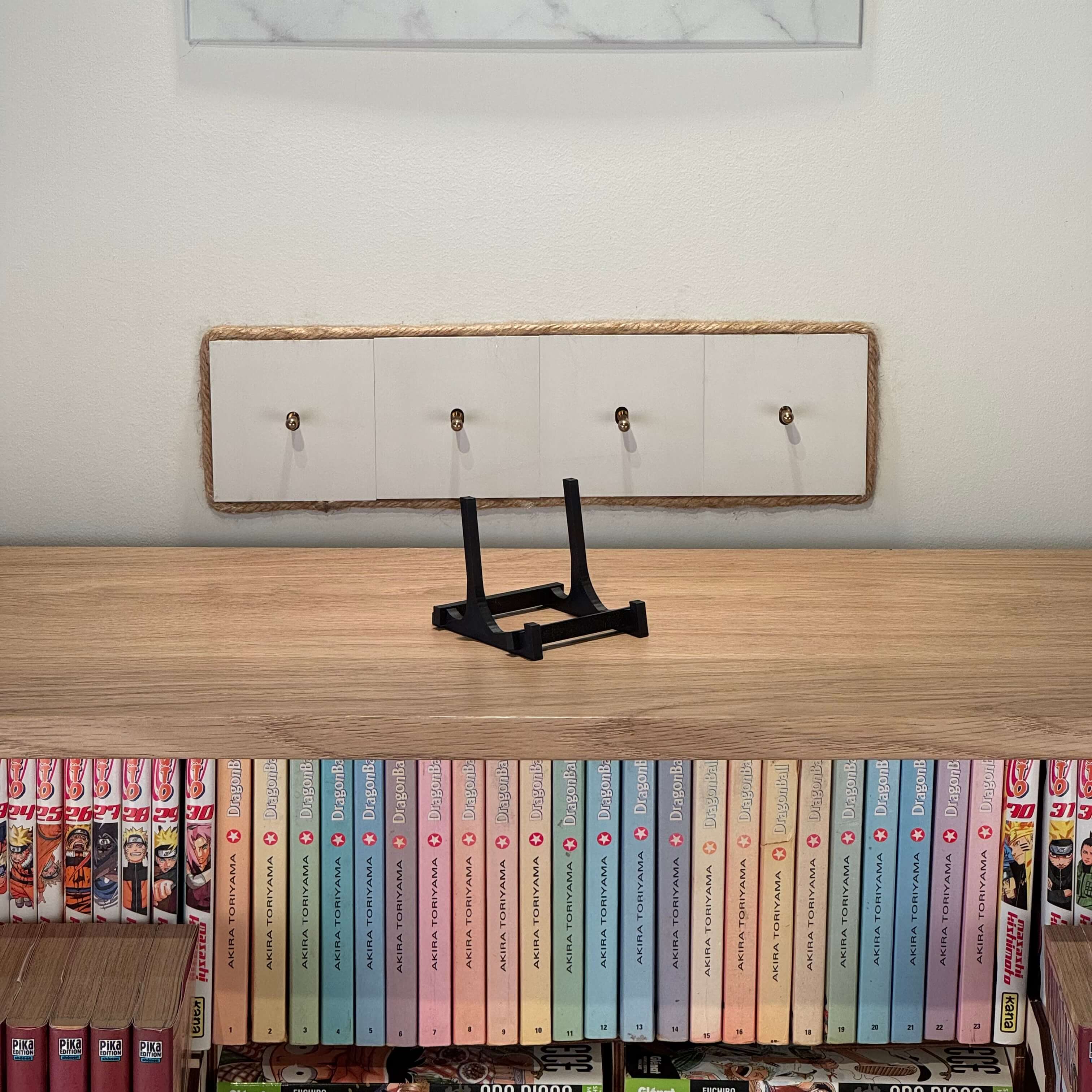 Présentoir solo noir pour exposer un manga sur étagère